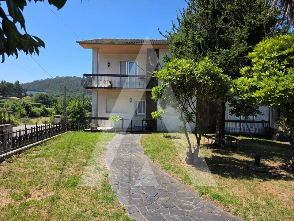 Moradia T4 para Venda em Carregosa Foto 1