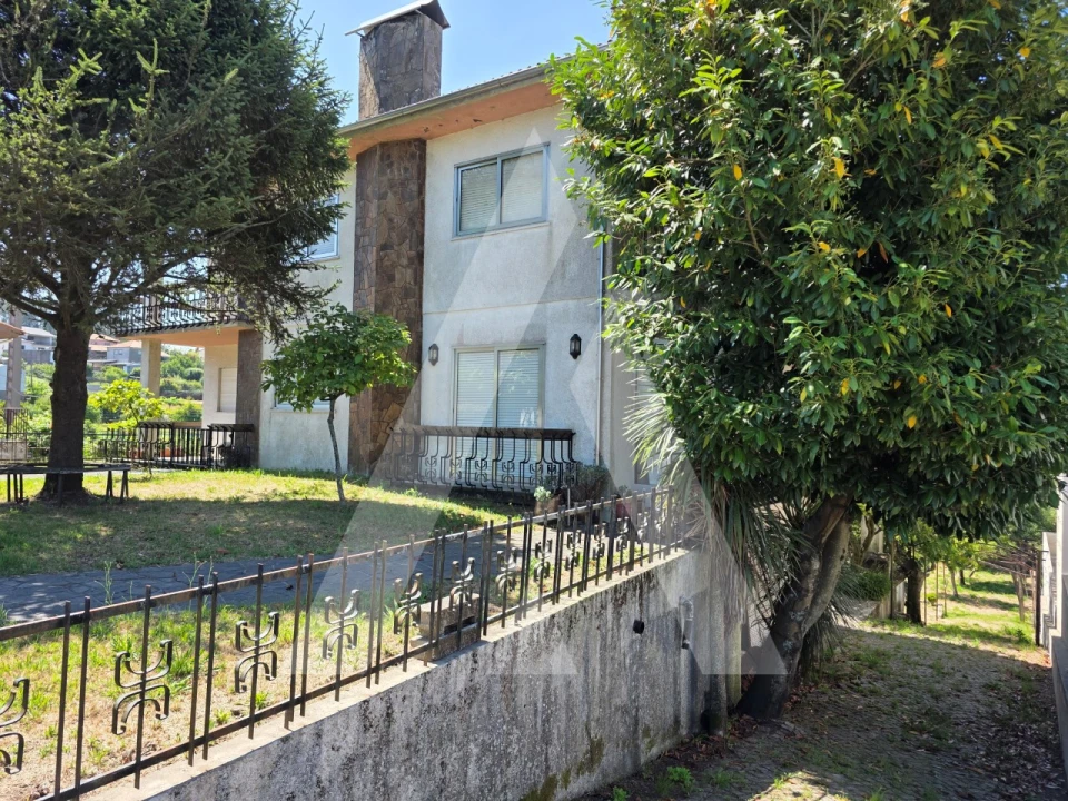 Moradia T4 para Venda em Carregosa Foto 3