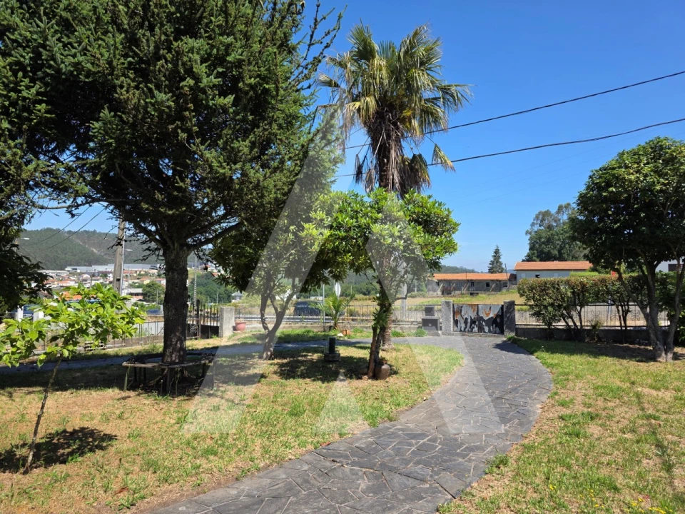 Moradia T4 para Venda em Carregosa Foto 4