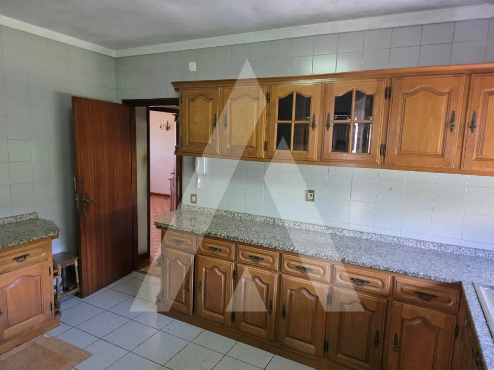 Moradia T4 para Venda em Carregosa Foto 10