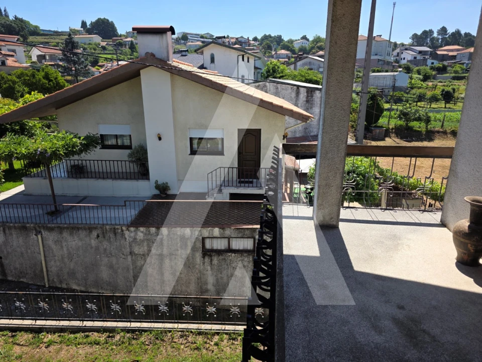 Moradia T4 para Venda em Carregosa Foto 6