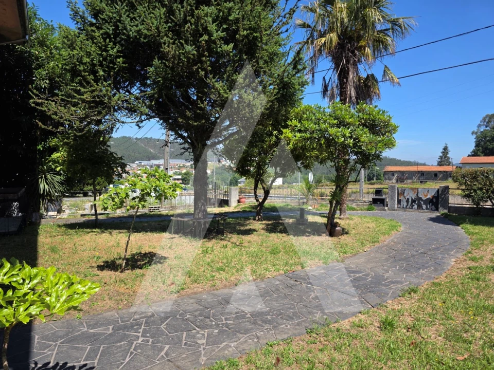Moradia T4 para Venda em Carregosa Foto 48