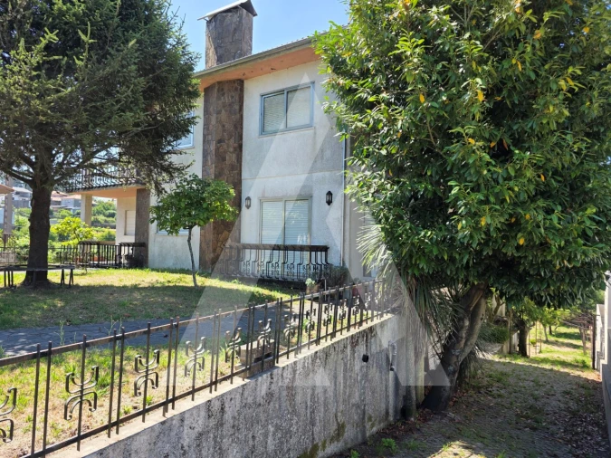 Moradia T4 para Venda em Carregosa Foto 3