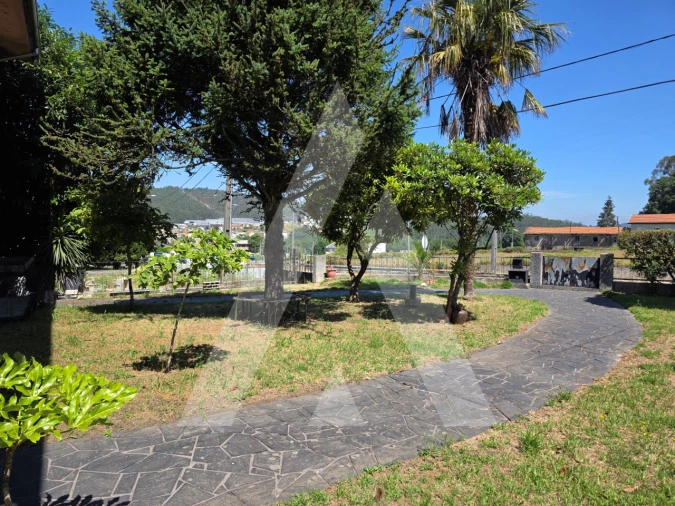 Moradia T4 para Venda em Carregosa Foto 48