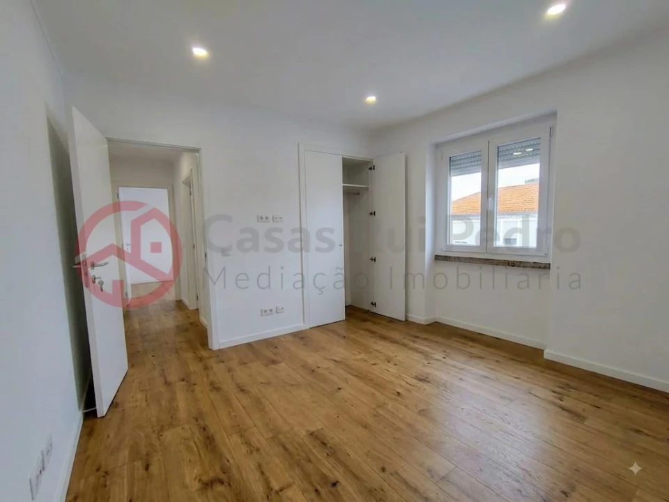 Apartamento T2 para Venda em Odivelas Foto 9