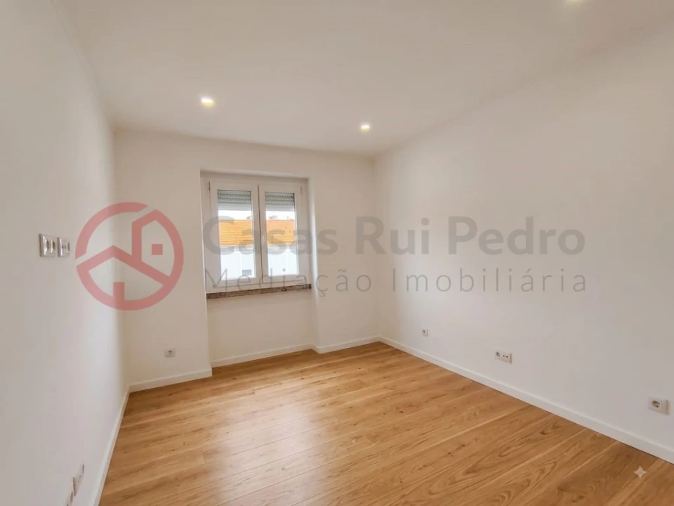 Apartamento T2 para Venda em Odivelas Foto 10