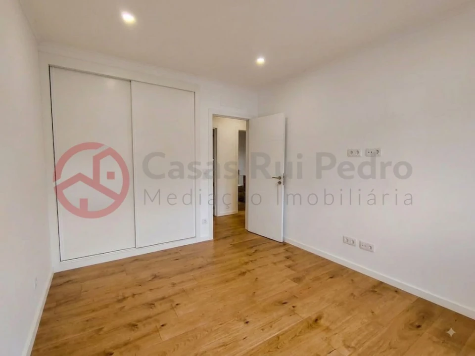 Apartamento T2 para Venda em Odivelas Foto 13