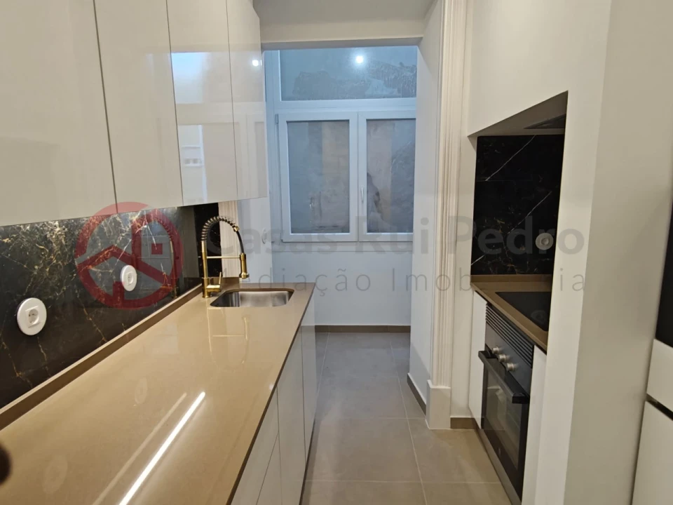Apartamento T2 para Venda em Odivelas Foto 2