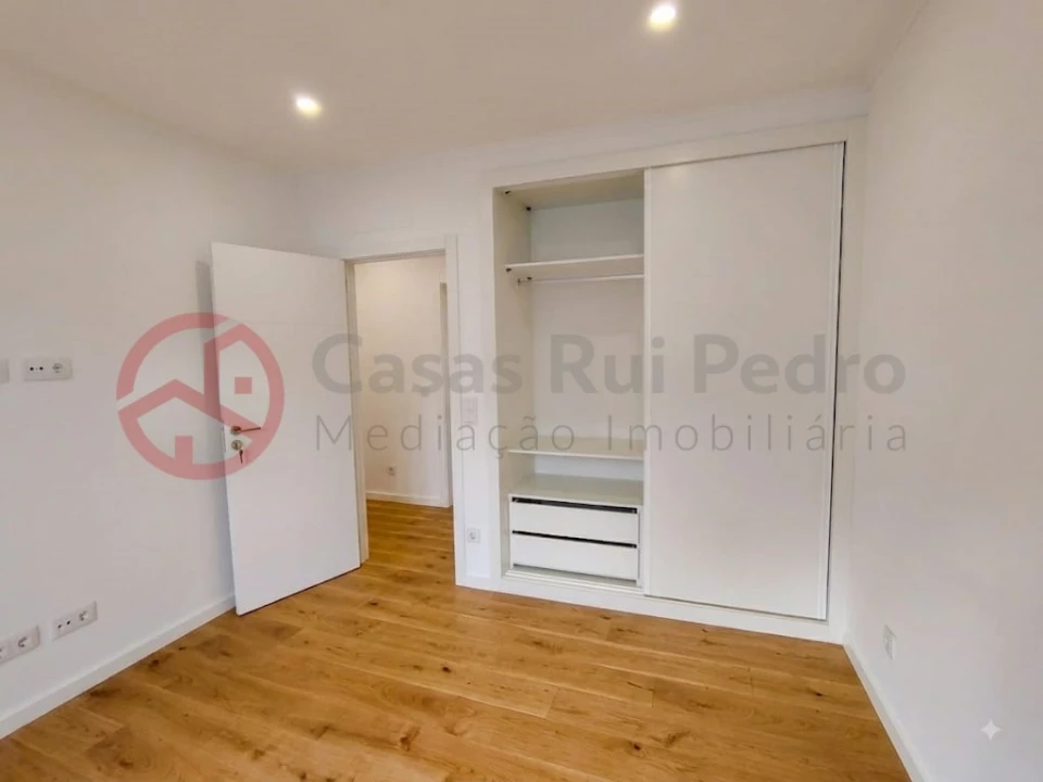 Apartamento T2 para Venda em Odivelas Foto 12