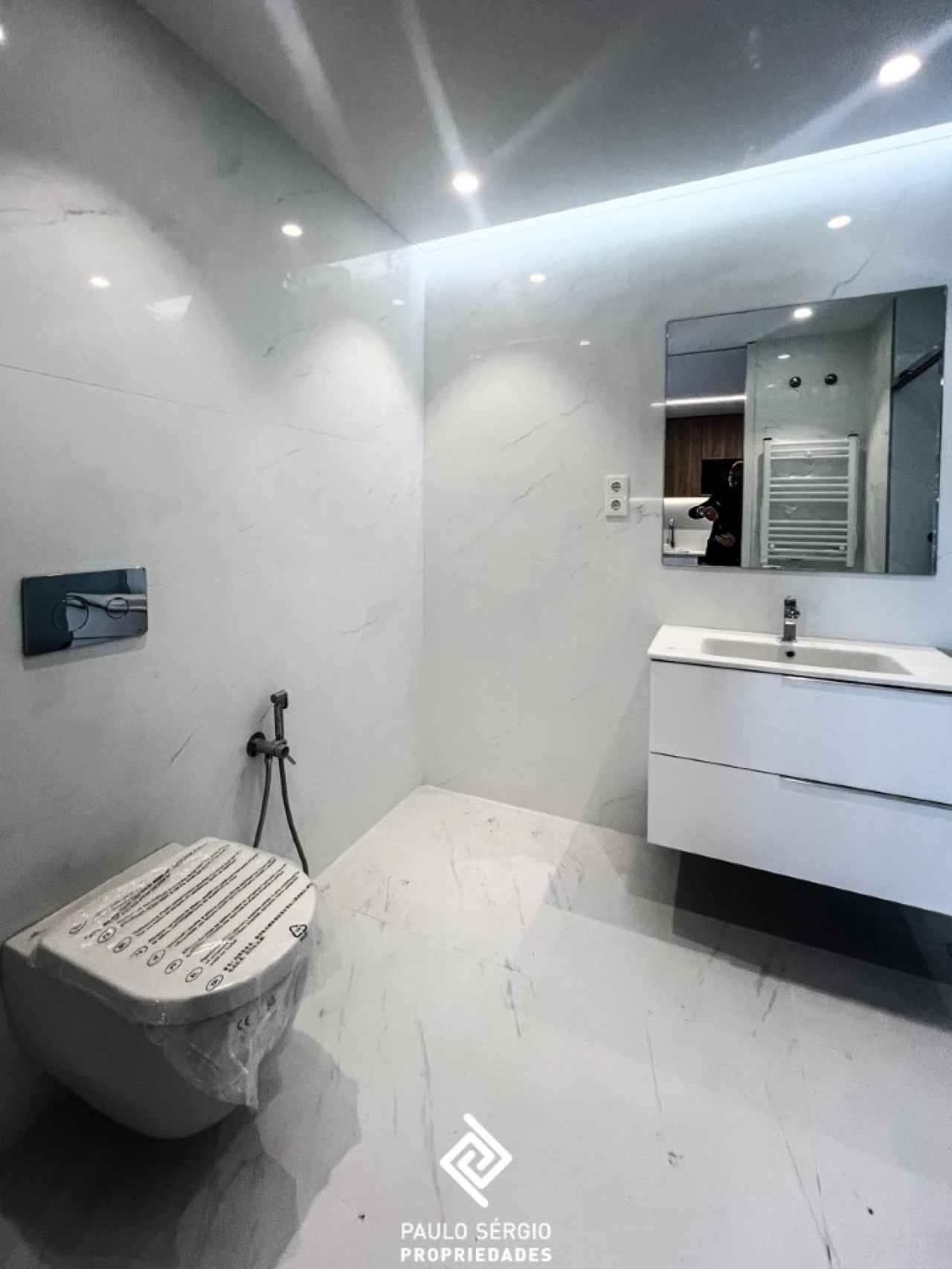 Apartamento T2 para Venda em Mafamude e Vilar do Paraíso Foto 5