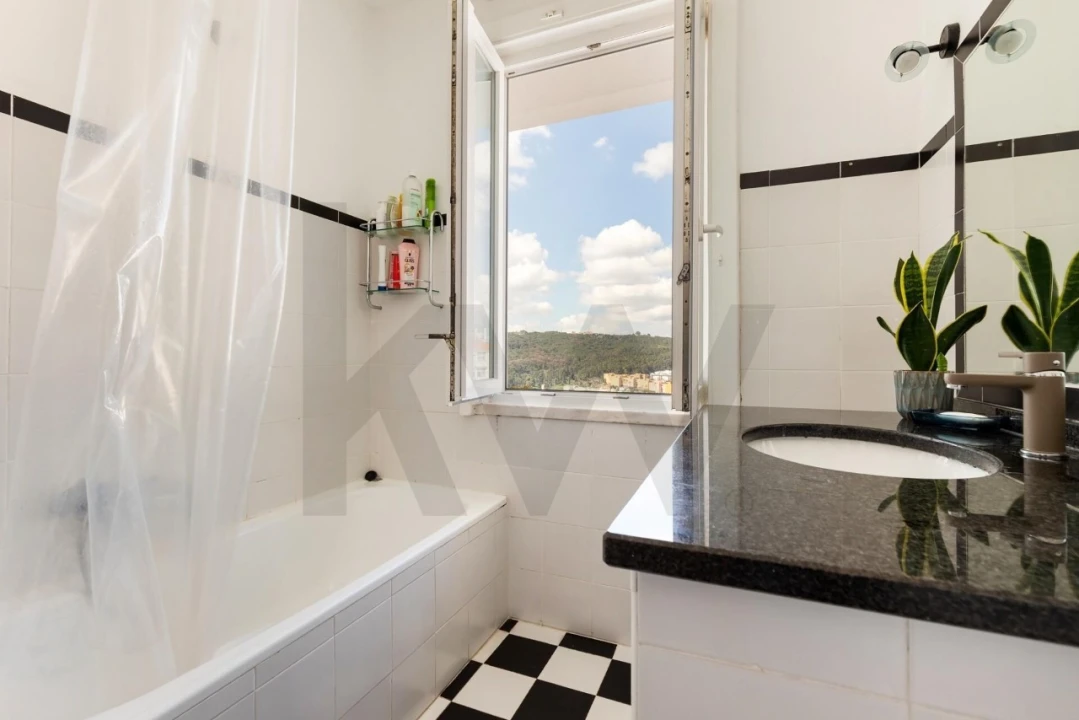 Apartamento T3 para Venda em Campolide Foto 25