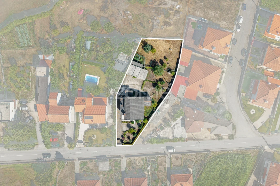 Moradia T4 para Venda em Espinho Foto 1