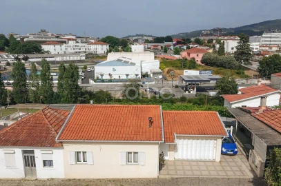 Moradia T2 para Venda em Santo Tirso, Couto (Santa Cristina e São Miguel) e Burgães