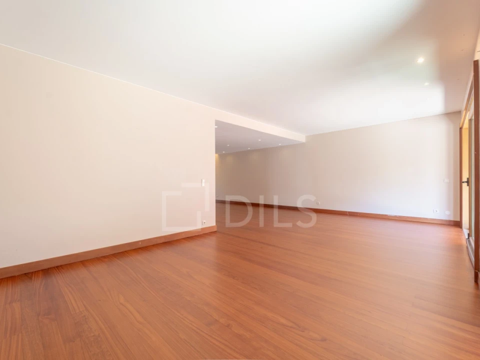 Moradia T4 para Arrendamento em Gulpilhares e Valadares Foto 14