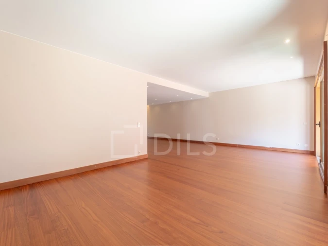 Moradia T4 para Arrendamento em Gulpilhares e Valadares Foto 14
