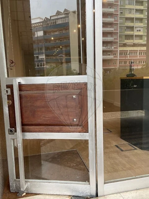 Loja para Arrendamento em Estrela