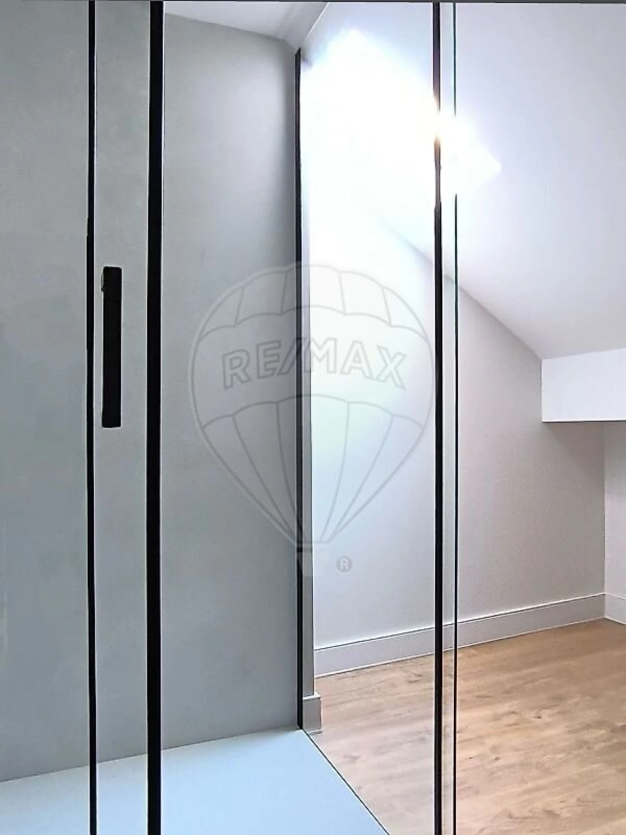 Apartamento T2 para Venda em Santo António Foto 9