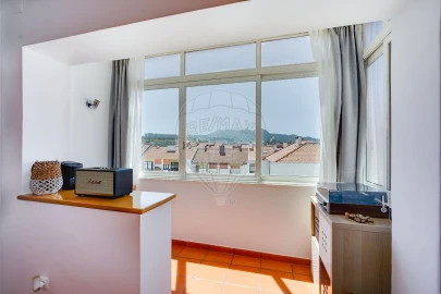 Apartamento T2 para Venda em Santa Maria e São Miguel, São Martinho, São Pedro Penaferrim