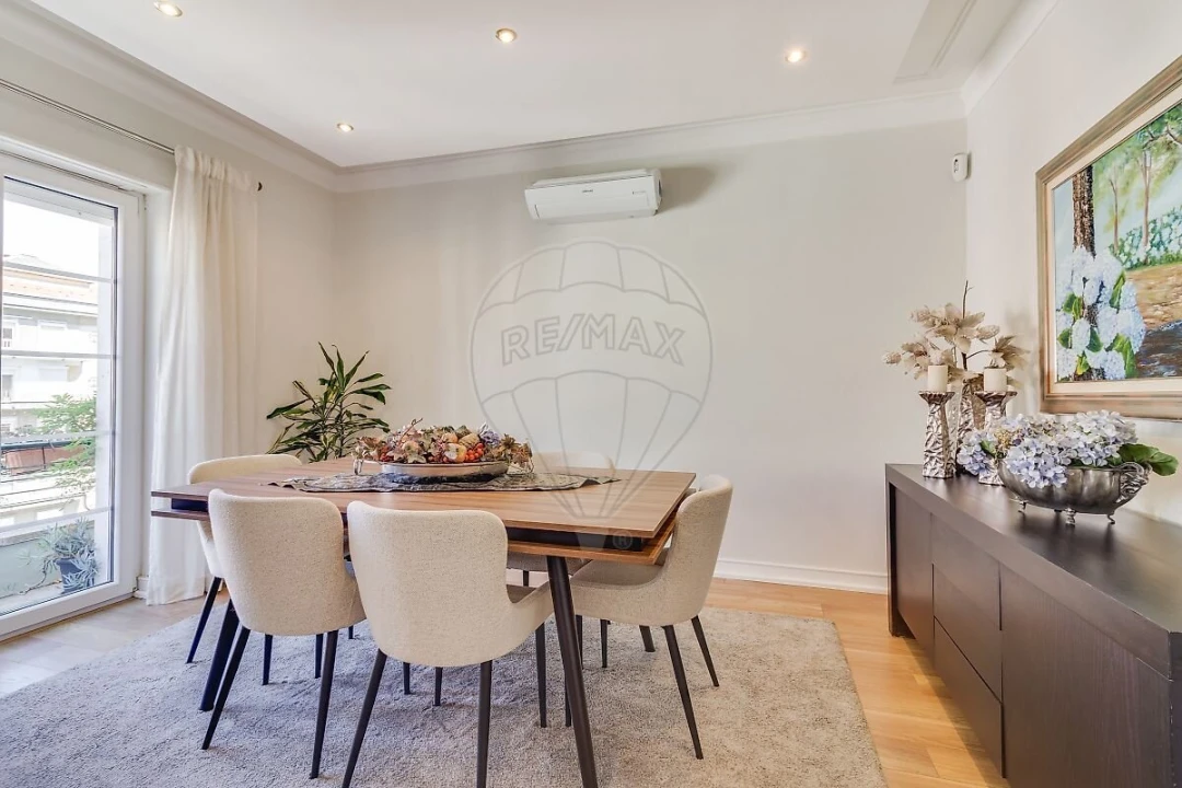Apartamento T3 para Venda em Alvalade Foto 2