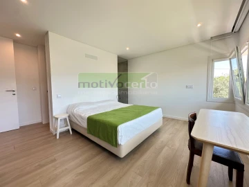 Moradia T6 para Venda em Santa Maria e São Miguel, São Martinho, São Pedro Penaferrim