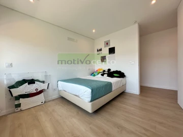 Moradia T6 para Venda em Santa Maria e São Miguel, São Martinho, São Pedro Penaferrim