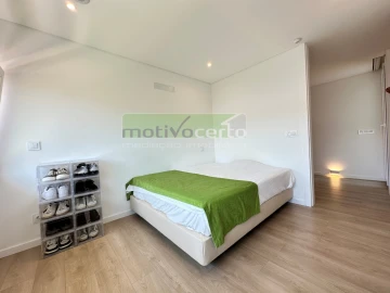 Moradia T6 para Venda em Santa Maria e São Miguel, São Martinho, São Pedro Penaferrim