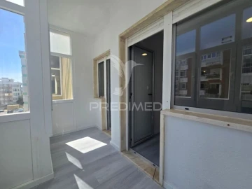 Apartamento T2 para Venda em Oeiras e São Julião da Barra, Paço de Arcos e Caxias