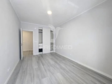 Apartamento T2 para Venda em Oeiras e São Julião da Barra, Paço de Arcos e Caxias