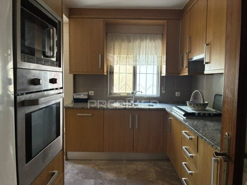 Apartamento T4 para Venda em Olhão Foto 5