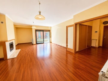 Apartamento T3 para Venda em Vila Verde e Barbudo