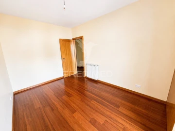 Apartamento T3 para Venda em Vila Verde e Barbudo