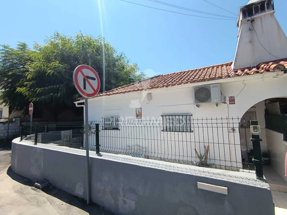 Moradia T4 para Venda em Caia, São Pedro e Alcáçova Foto 1