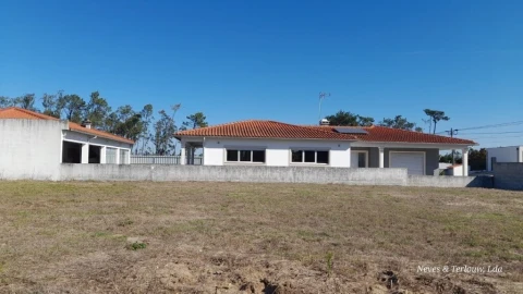 Moradia T3 para Venda em Monte Redondo e Carreira