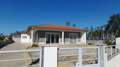 Moradia T3 para Venda em Monte Redondo e Carreira