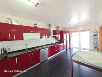 Moradia T3 para Venda em Monte Redondo e Carreira