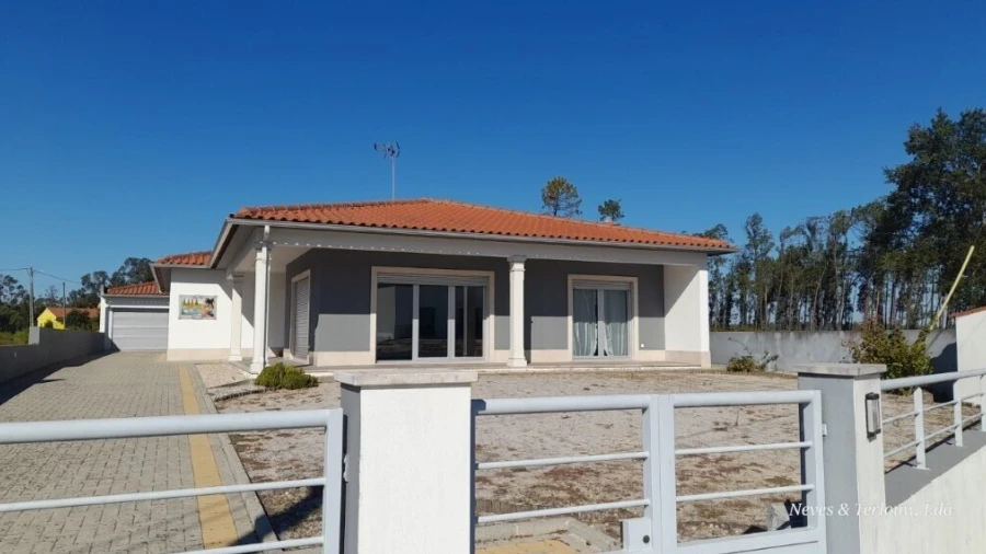 Moradia T3 para Venda em Monte Redondo e Carreira