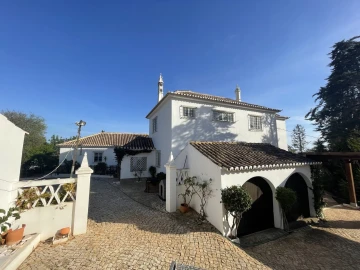 Moradia T6 para Venda em Albufeira e Olhos de Água