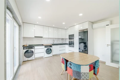 Apartamento T3 para Venda em Teixoso e Sarzedo