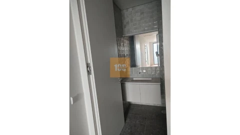 Apartamento para Venda em Cedofeita, Santo Ildefonso, Sé, Miragaia, São Nicolau e Vitória