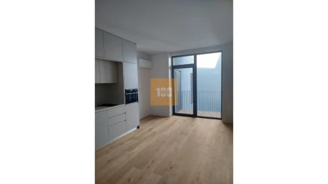 Apartamento para Venda em Cedofeita, Santo Ildefonso, Sé, Miragaia, São Nicolau e Vitória