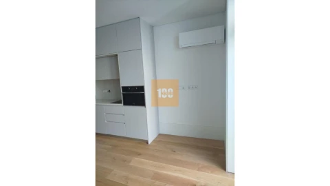 Apartamento para Venda em Cedofeita, Santo Ildefonso, Sé, Miragaia, São Nicolau e Vitória