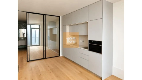 Apartamento para Venda em Cedofeita, Santo Ildefonso, Sé, Miragaia, São Nicolau e Vitória