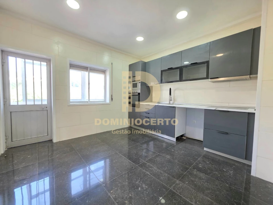 Apartamento T3 para Venda em Fânzeres e São Pedro da Cova Foto 5