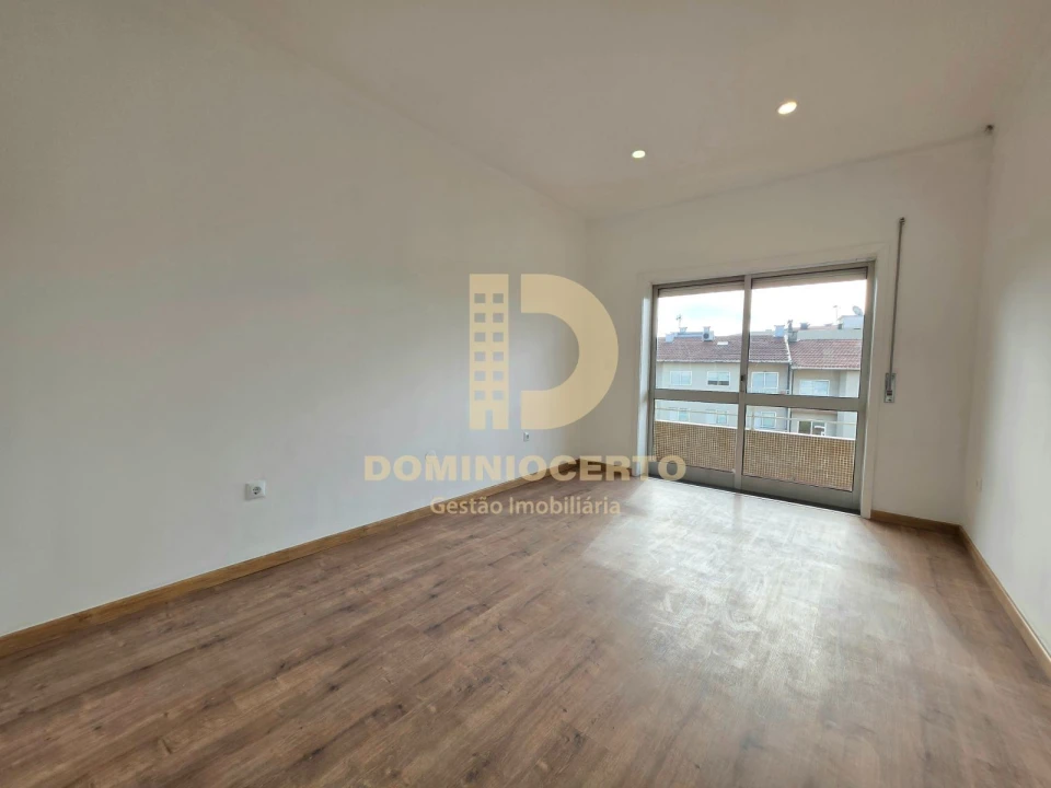 Apartamento T3 para Venda em Fânzeres e São Pedro da Cova Foto 15
