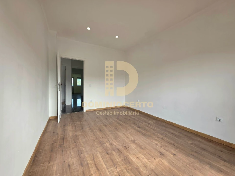 Apartamento T3 para Venda em Fânzeres e São Pedro da Cova Foto 16