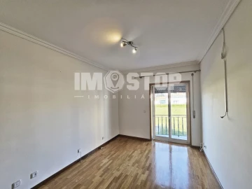 Apartamento T2 para Venda em Recardães e Espinhel