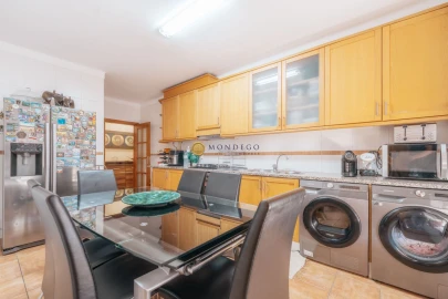 Apartamento T3 para Venda em Sé Nova, Santa Cruz, Almedina e São Bartolomeu