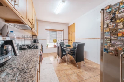 Apartamento T3 para Venda em Sé Nova, Santa Cruz, Almedina e São Bartolomeu