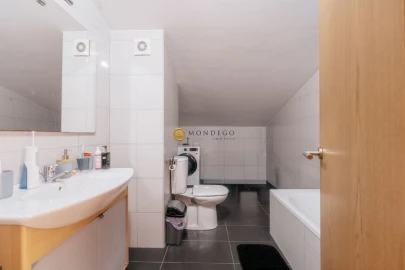 Apartamento T3 para Venda em Sé Nova, Santa Cruz, Almedina e São Bartolomeu