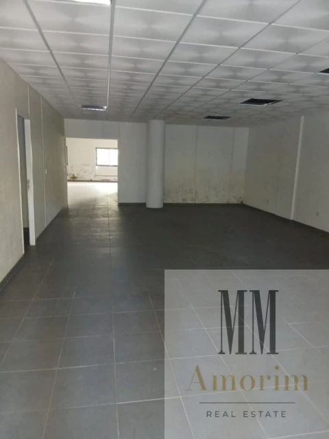 Loja para Venda em Carnaxide e Queijas